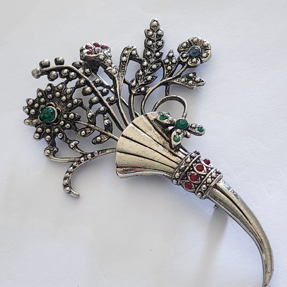 Fashion Jewelry Jewelry - Vintage Fashion Jewelry Silver Tone Brooch with Red and Green Rhinestones